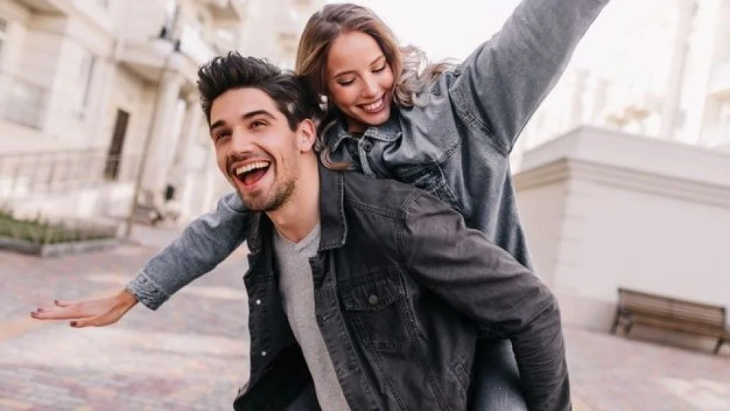 5 Alasan Kenapa Cowok Juga Butuh Perhatian dalam Hubungan, Bikin Pasangan Lebih Bahagia!