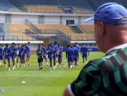 Bojan Hodak Coret 2 Pemain Asing, Persib Hajar Persik 3-0 di Laga Penentu Puncak Klasemen