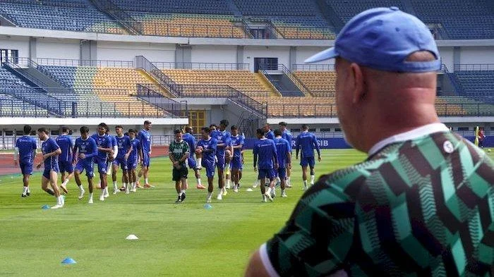 Bojan Hodak Coret 2 Pemain Asing, Persib Hajar Persik 3-0 di Laga Penentu Puncak Klasemen