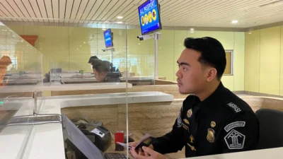 Booking Ganda: Dari Tiket Film Miliaran Rupiah hingga LPG 45 Hari Tanpa Antrian