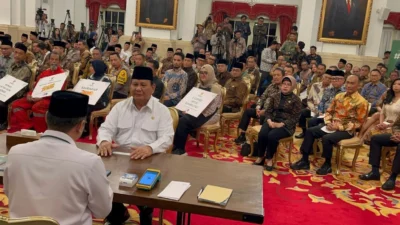 Gibran Bayar Zakat di Istana dengan Tas Jinjing Uang Tunai: Teladan Ekonomi Umat di Ramadan 2026