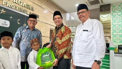 Karyawan XLSMART Bersatu dengan Kemenag Abdya, Bagikan 200 Paket THR Ramadan di Aceh Tamiang