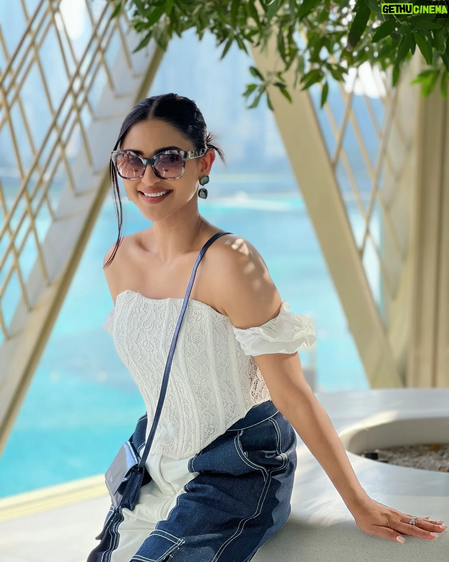 Krystle D'Souza Rayakan Ultah Anjing di Lonavala, 9 Momen Liburan yang Menggembirakan