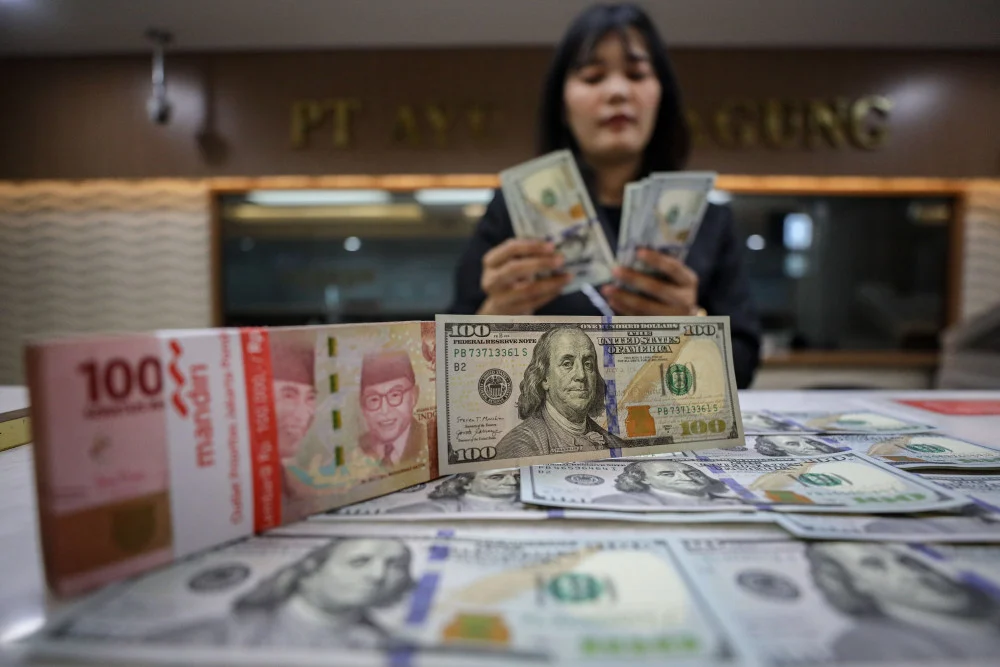 Kurs BCA Melemah di Tengah Geopolitik: Apa Arti untuk Nasabah dan Investasi?