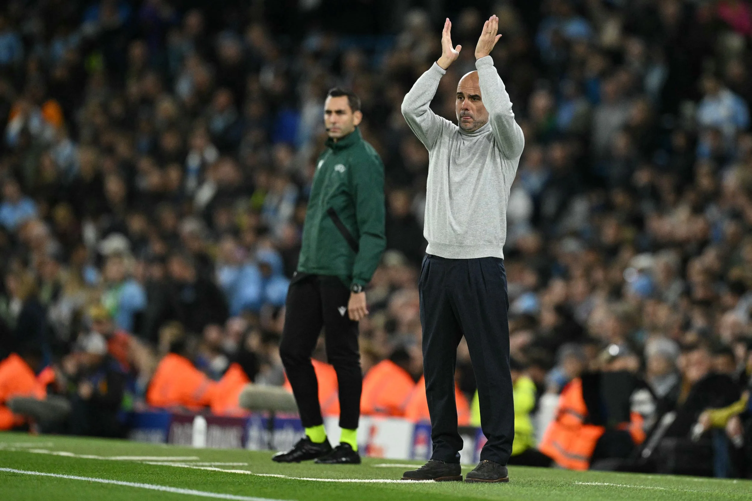 Pep Guardiola Tekankan City Tak Angkat Bendera Putih Meski Tertinggal 9 Poin dari Arsenal