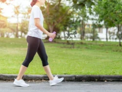 Rahasia Gula Darah Stabil: Jalan Kaki 30 Menit Setelah Makan Lebaran Bisa Turunkan Risiko Diabetes!