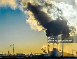 Rudal Iran Hantam Pabrik Kimia di Beersheba, Asap Beracun Membuat Kota Berubah Menjadi ‘Kiamat’