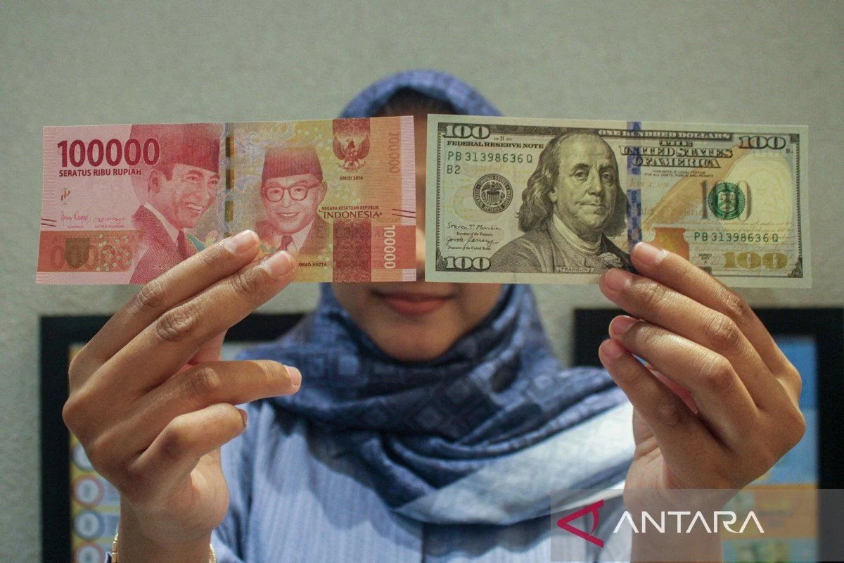 Rupiah Dibuka Melemah, Pasar Masih Cermati Sinyal Deeskalasi Konflik Timur Tengah