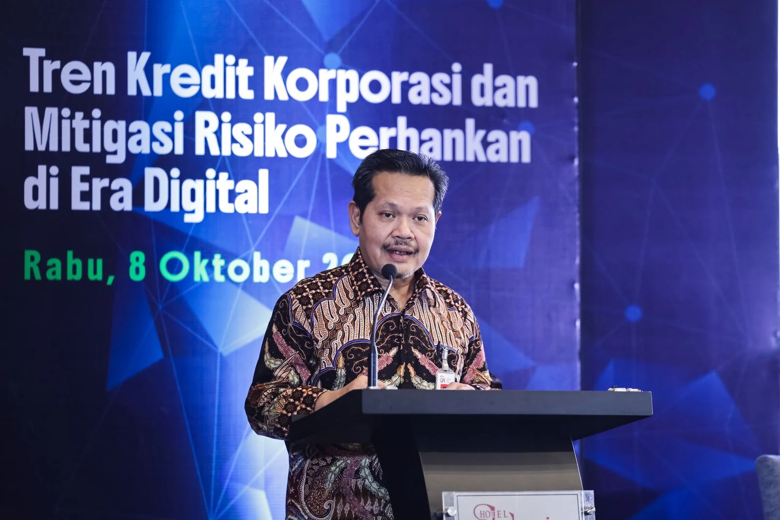 Rupiah Tertekan, OJK Pastikan Risiko Kredit Korporasi Perbankan Masih Terkendali