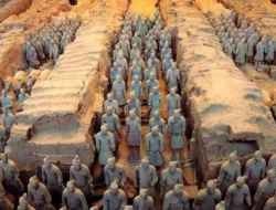 Tanah yang Tak Pernah Diam: Dari Makam Vidi Aldiano hingga Prajurit Terakota