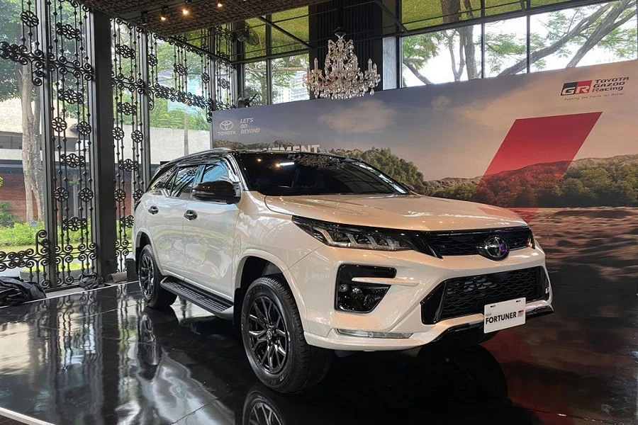 Toyota Fortuner 2027 Siap Libas Pajero Sport: Bocoran Tampang, Teknologi, dan Harga