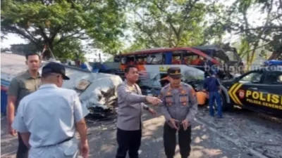 Tragedi Sekolah Berganda: Kecelakaan Bus, Kekerasan Polisi, Penyakit Langka, dan Tembakan Mengguncang Amerika