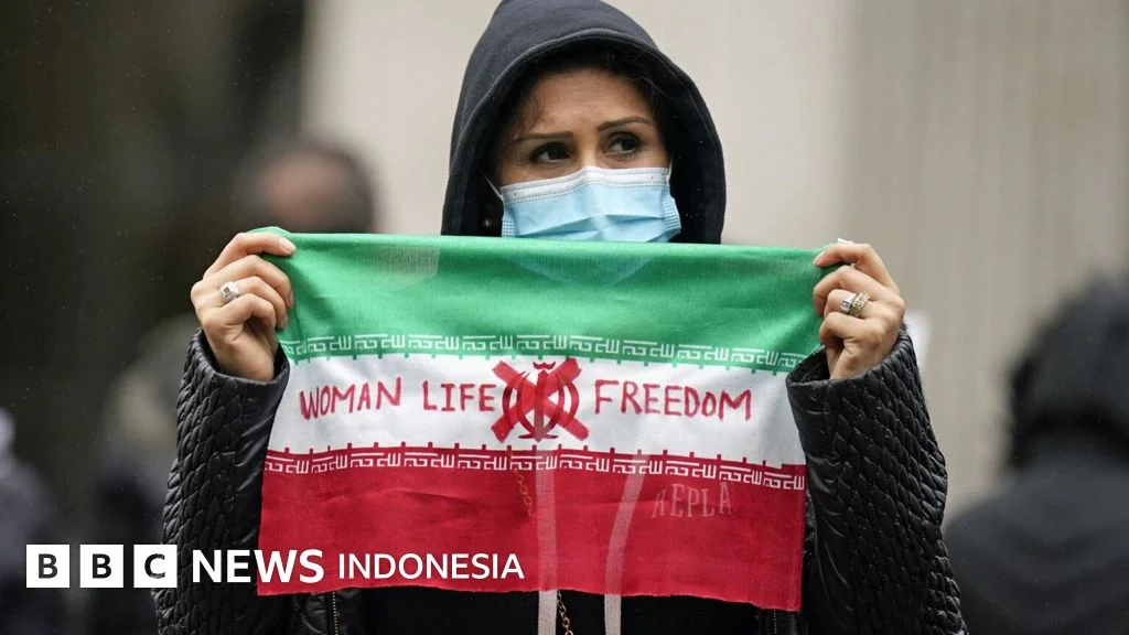 Trump Tanda Tangan di Uang $100 Baru Picu Protes Besar: Sejarah, Kritik, dan Jejak Serupa di Dunia