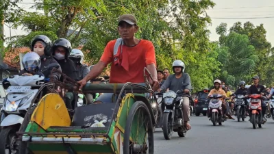 Tukang Becak Cirebon Minta Rp5 Juta Kompensasi, Sementara Truk Besar Dilarang Lewat Tol Saat Mudik Lebaran 2026