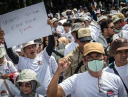 Ancaman PHK Massal 9.000 Buruh: Industri Plastik dan Tekstil Tertekan Harga BBM serta Bahan Baku Global