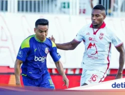 Arema FC dan Malut United Berbagi Poin Dramatis 1-1, Klasemen Semakin Ketat