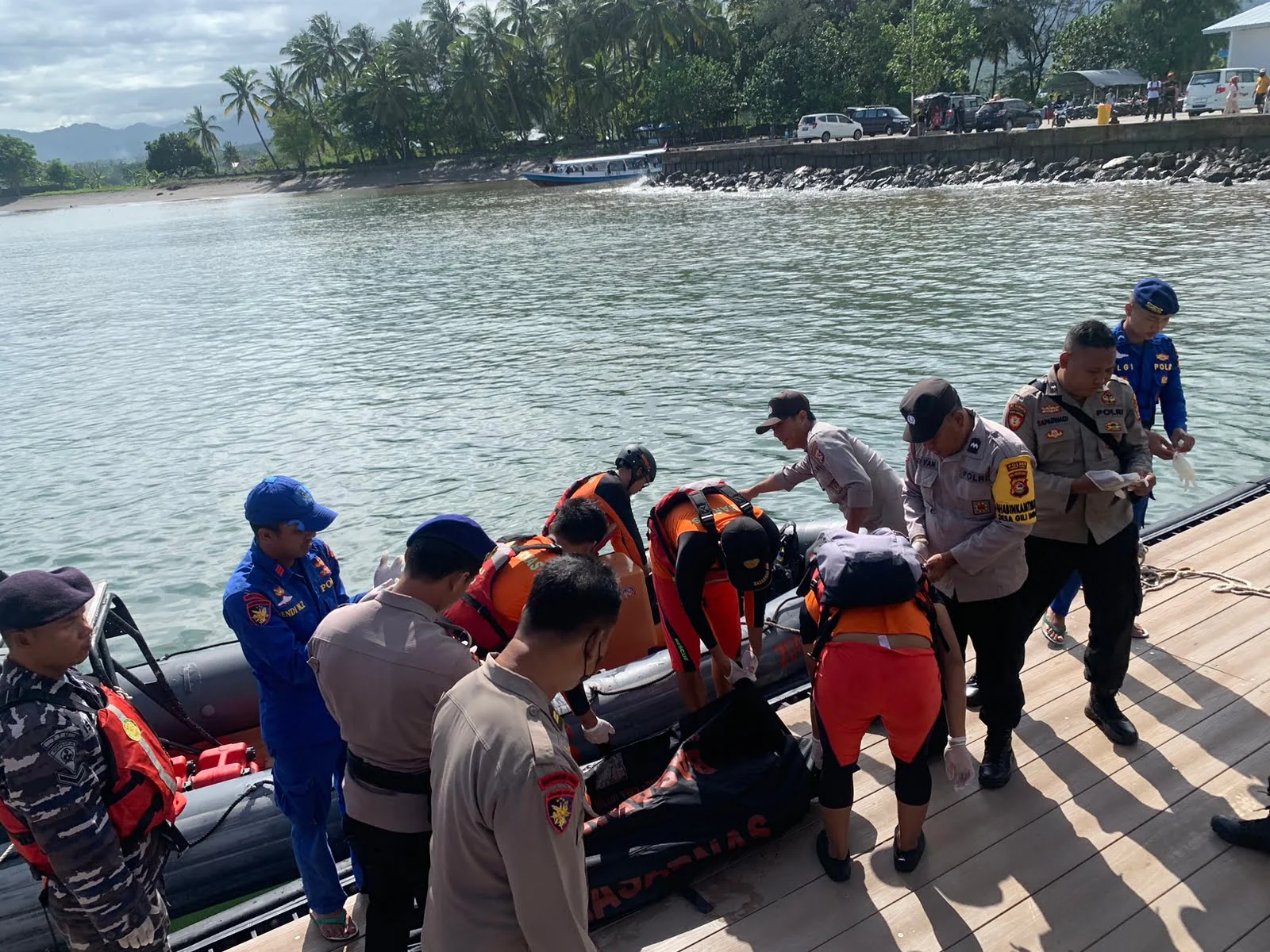 Benda Mirip Torpedo Ditemukan di Gili Trawangan, Kini Diamankan di Lanal Mataram: Investigasi TNI AL Mengungkap Misteri