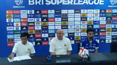 Bojan Hodak Bangga: Frans Putros Siap Bawa Persib ke Panggung Dunia, Beckham Putra Bersinar di Laga Internasional