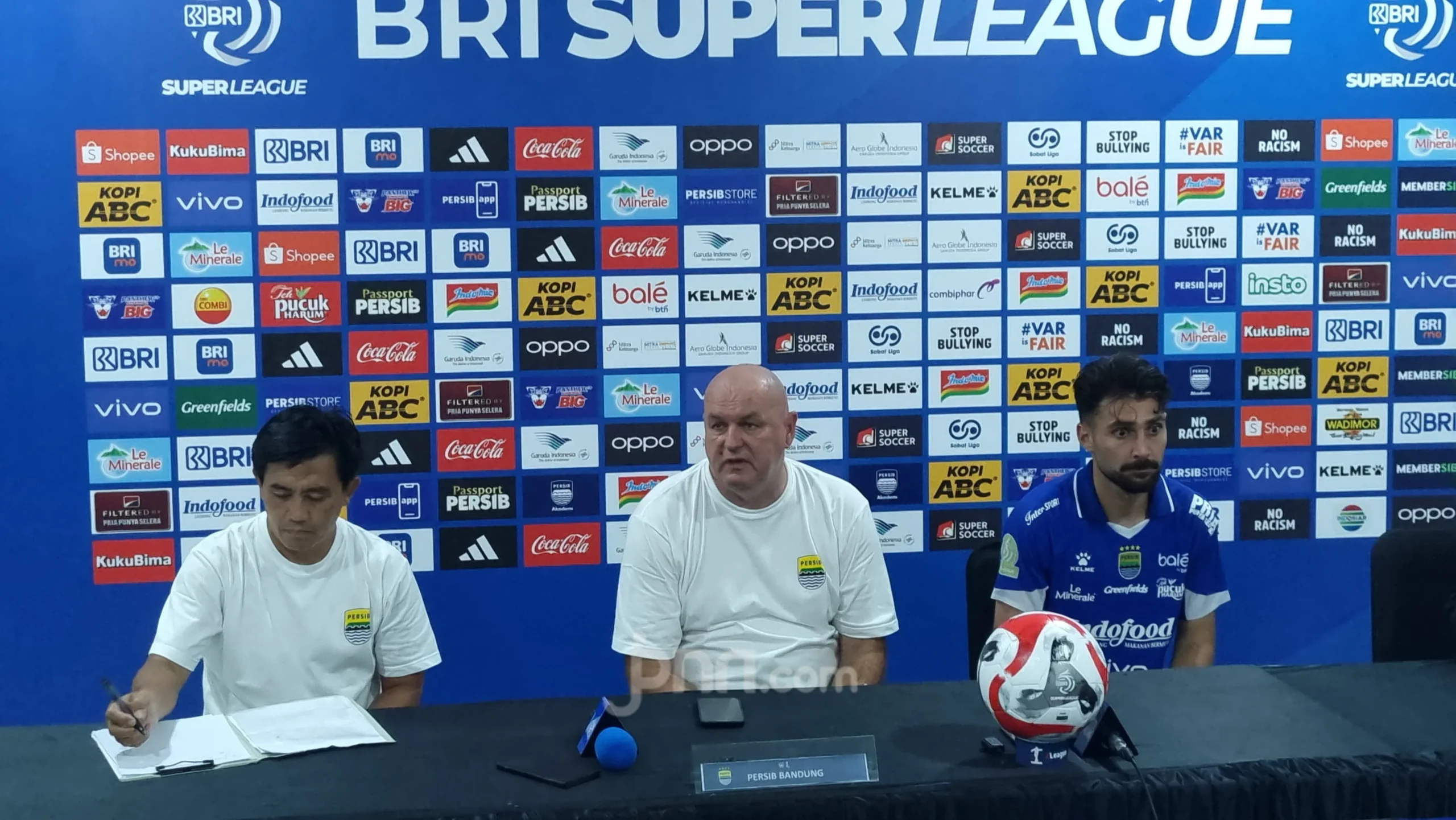 Bojan Hodak Bangga: Frans Putros Siap Bawa Persib ke Panggung Dunia, Beckham Putra Bersinar di Laga Internasional