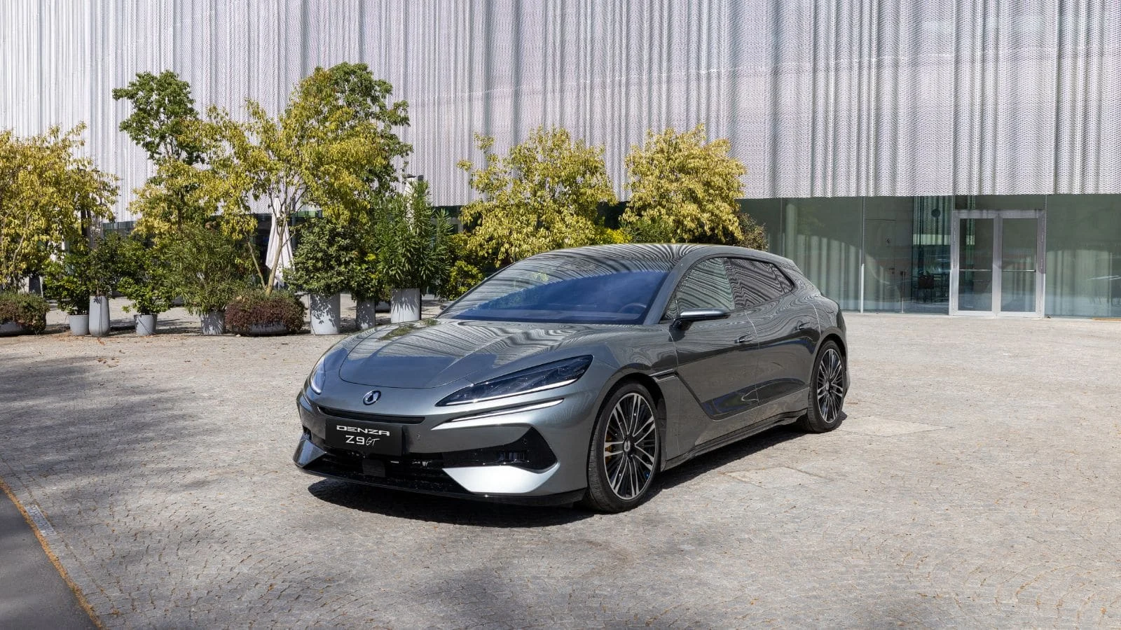 BYD Bawa Denza Z9 GT ke Eropa, Tembus 1.036 Km