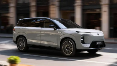 Canggihnya Denza N8L Terbaru, Isi Baterai Penuh dalam 9 Menit