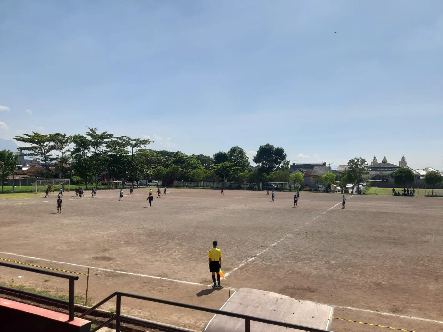 China Guncang Perekonomian dan Sepak Bola Cameroon: Dari Jalan Raya Douala hingga Transfer PSG