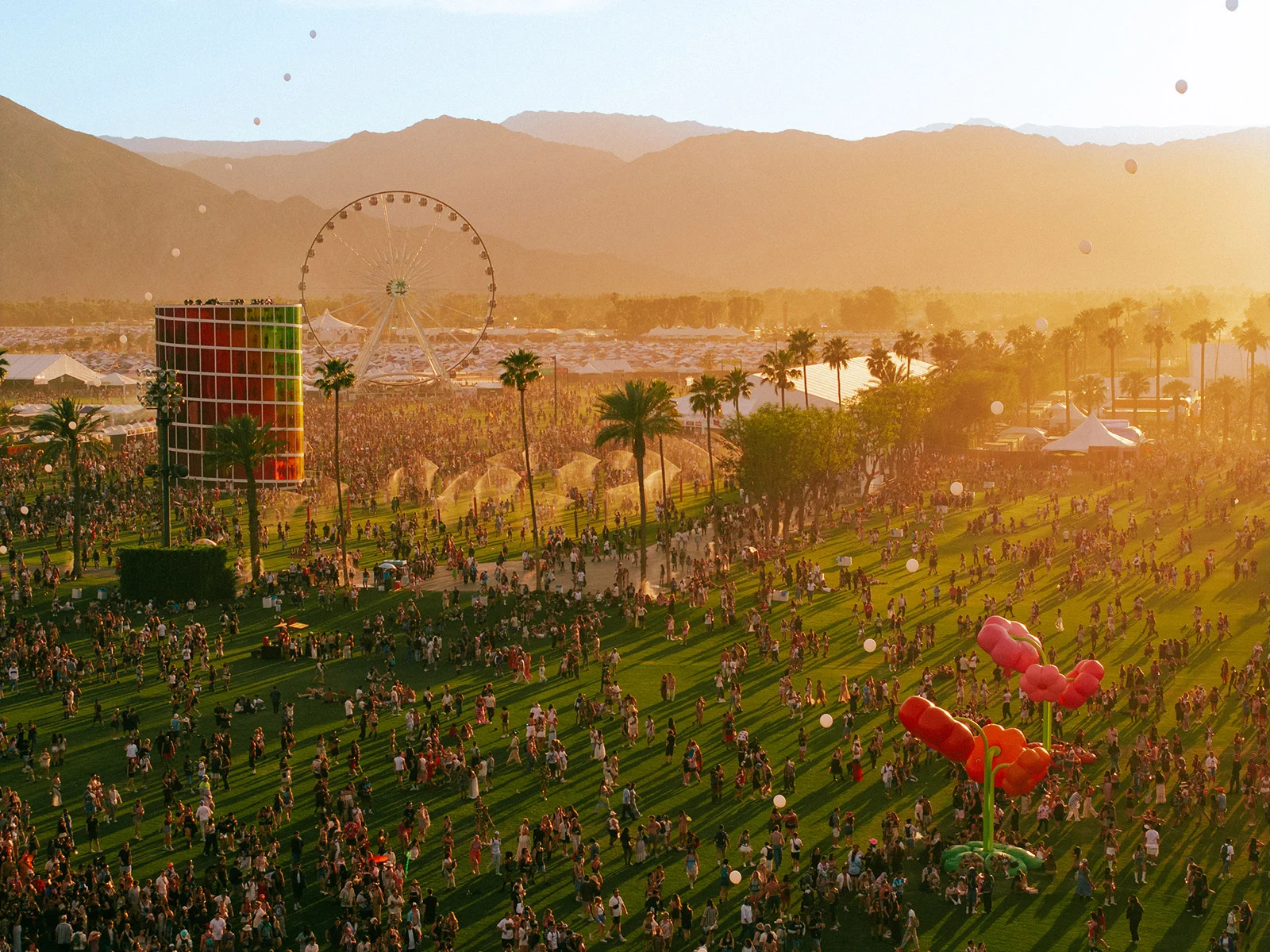 Coachella 2026: Angin Kencang, Tren Mode Ikonik, dan Headliner Internasional Mengguncang Gurun California