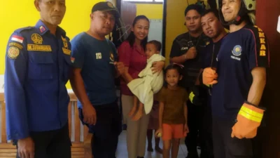 Damkar Evakuasi Balita: Penyelamatan 1,5 Jam di Kamar Mandi Lombok Tengah