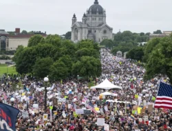 Demonstrasi “No Kings” Mengguncang Amerika: Dari Jalanan ke Pemilu Sela 2026