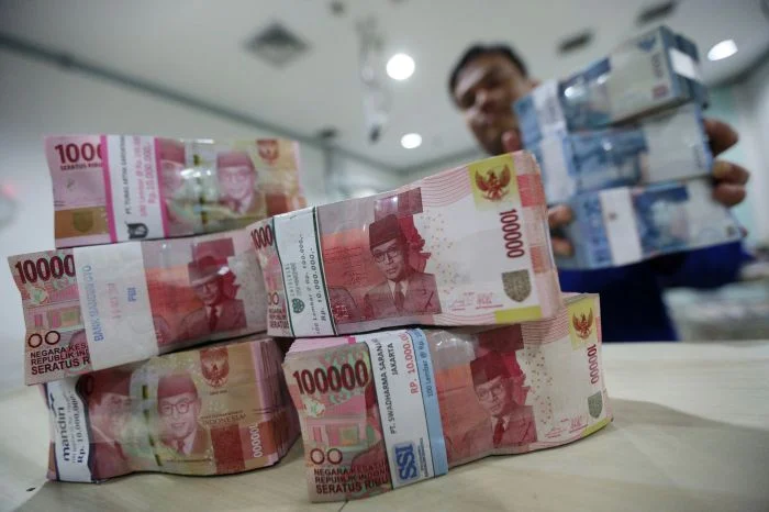 Dijual Asing Rp74 Miliar, Diguyur Direksi Rp17,6 Miliar: Siapa Tampung BULL?