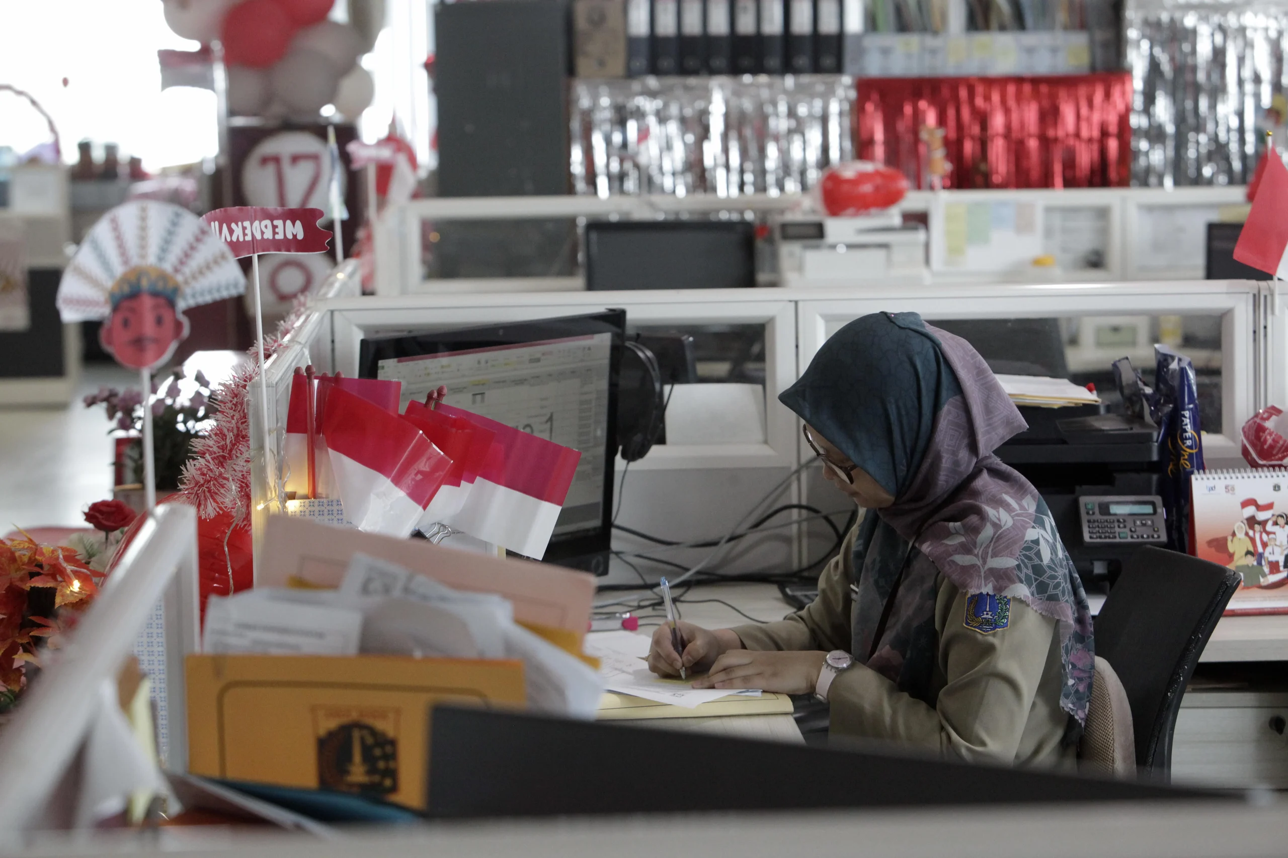 DPR Usulkan Penerapan WFH Sektoral untuk Redam Konsumsi BBM