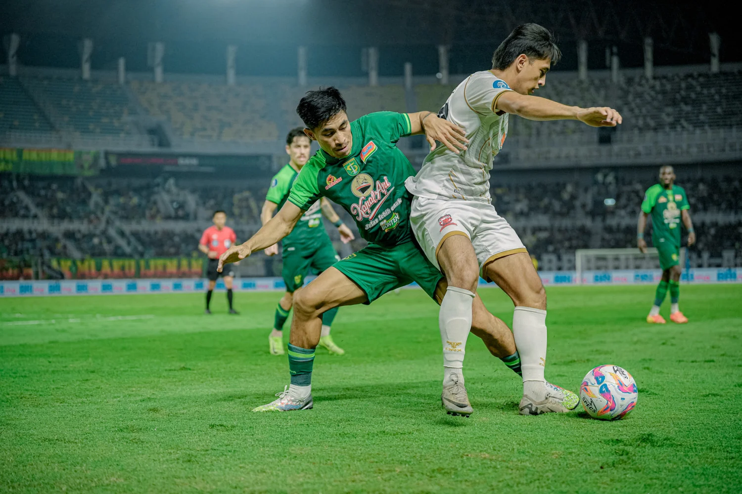 Drama BRI Super League: Persebaya vs Madura United Siapkan Pertarungan Penyelamat Zona Degradasi