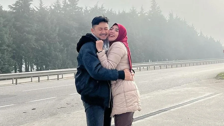 Drama Cinta Angga Wijaya dan Nurul Kamaria: Gugatan Cerai, Permintaan Maaf, dan Benturan dengan Dewi Perssik