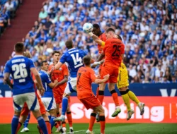 Drama di 2. Bundesliga: Paderborn Puncaki Klasemen, Schalke Bergulir, dan Tantangan Stuttgart Menuju Liga Champions
