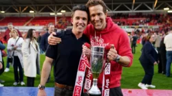 Drama di EFL Championship: Wrexham Memimpin, VAR Ditolak, dan Playoff 2026 Menanti!