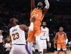 Drama Playoff Lakers vs Suns: Ayton Siap Lakukan Backflip di Lapangan