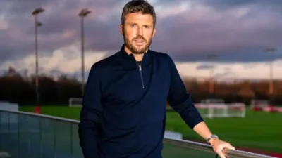 Drama Transfer Musim Panas 2026: Carrick Siap Pimpin United, Sementara City Mengejar Pelatih Buangan Berlatih di Lapangan Padel