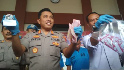Dukun Gadungan Bogor Cetak Uang Palsu Rp650 Juta Pakai Karton, Polisi Bongkar Modus Penggandaan