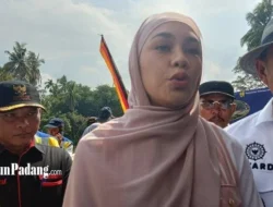 Eks Anggota DPR Heboh Foto-foto di Sitinjau Lauik: Dari Kontroversi Lapangan hingga Bayang-bayang Kasus Kuota Haji
