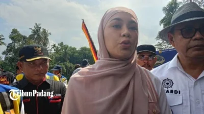Eks Anggota DPR Heboh Foto-foto di Sitinjau Lauik: Dari Kontroversi Lapangan hingga Bayang-bayang Kasus Kuota Haji