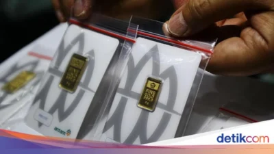 Emas Ambruk di Ujung Reli, Sentimen Berbalik Arah
