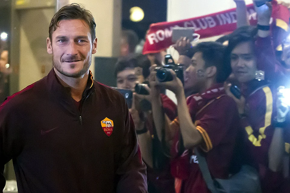 Francesco Totti Teken Kontrak Besar, Sementara AS Roma Bergulat dengan Konflik Gasperini‑Ranieri