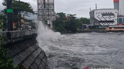 Gelombang Tinggi Mengancam Pantai Indonesia: BMKG Imbau Waspada di 7 Daerah