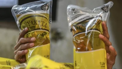 Harga Plastik Melonjak 70-80%: Industri Terancam, Kemasan Guna Ulang Jadi Penyelamat