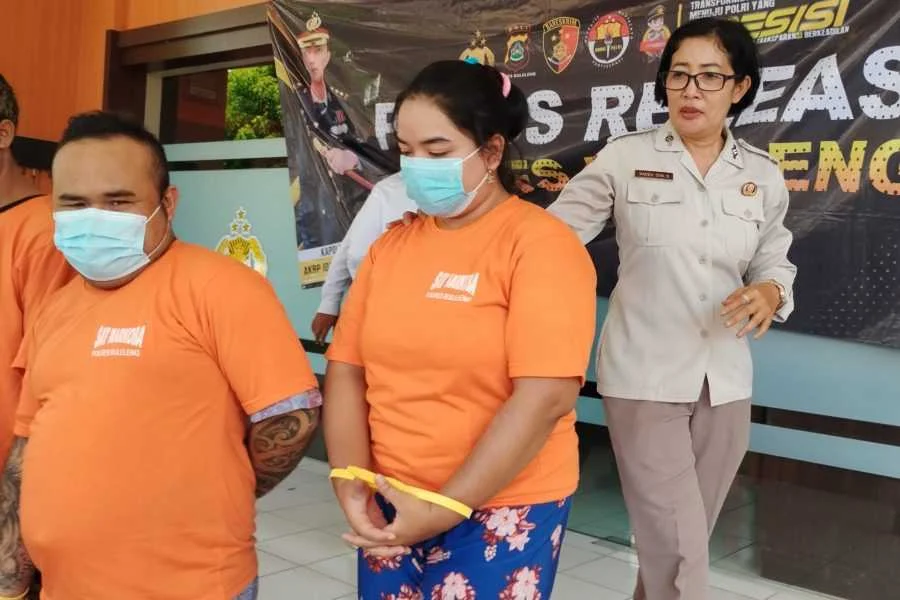 Ibu Rumah Tangga 'Jagoan' Desa Ini Nekat Jual Narkoba di Depan Rumah, Mengguncang Warga