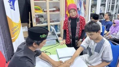 IIF Dukung Pendidikan Inklusif, Salurkan Bantuan untuk Pelajar Tunanetra