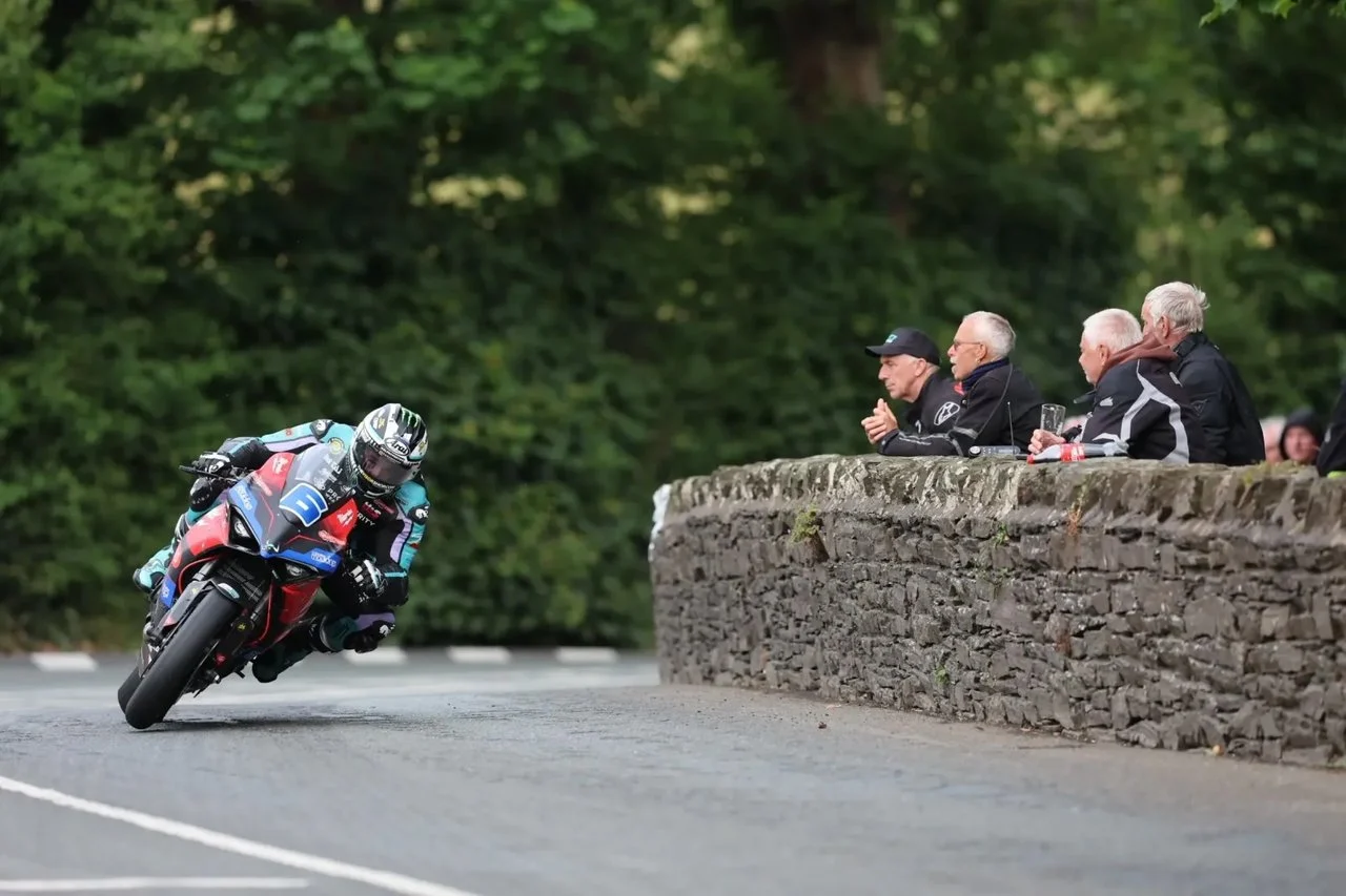 Isle of Man TT 2026: Motorhome Baru, John McGuinness Siapkan Warisan, dan Ducati Michael Dunlop Tertinggal