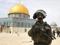 Israel Larang Dua Pendakwah Masuk Masjid Al-Aqsa, Pemukim Israel Berkibar Bendera Protes