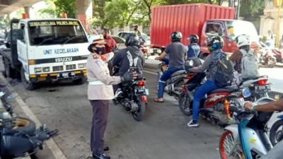 Jalan ke Madakaripura Amblas, Dua Pengendara Motor Terperosok; Satu Meninggal Dunia