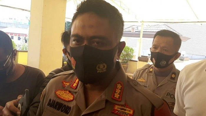 Kasus Peluru Nyasar di Gresik: Dua Siswa SMP Tertembak, Ibu Korban Tuntut Rp1,8 M dan Bantuan Prabowo